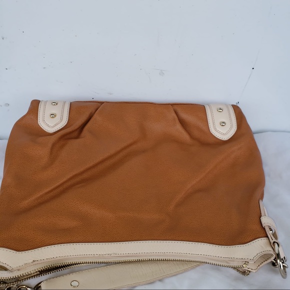 πΈ Guess Mariano Tan Gold Go-To Shoulder Bag - Picture 7 of 14